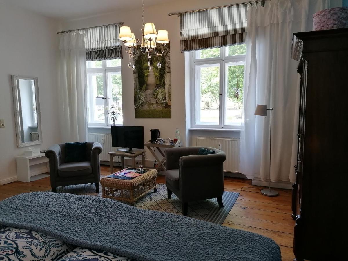 Bed&Breakfast Wagner "Im Alten Pfarrhaus" Neuruppin Exterior foto