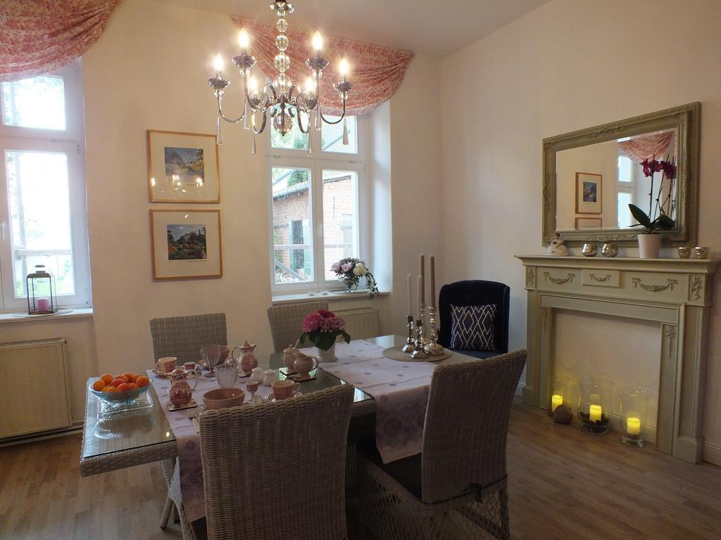 Bed&Breakfast Wagner "Im Alten Pfarrhaus" Neuruppin Exterior foto